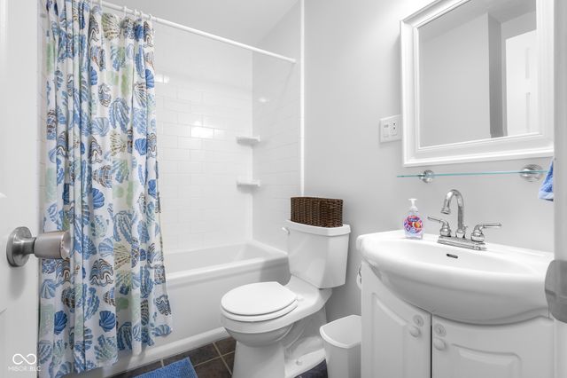 3230 Queensbury Drive, Columbus, IN 47203