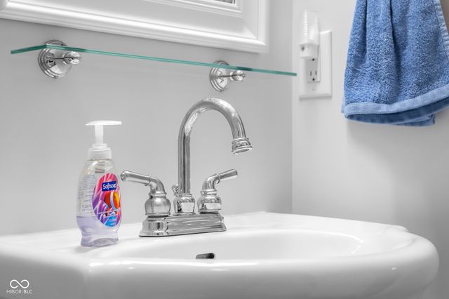 3230 Queensbury Drive, Columbus, IN 47203