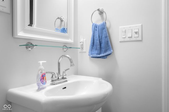 3230 Queensbury Drive, Columbus, IN 47203