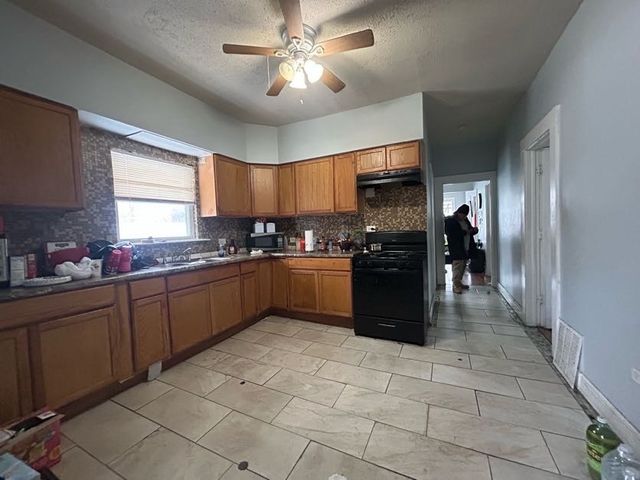 11633 S Parnell Avenue, Chicago, IL 60628