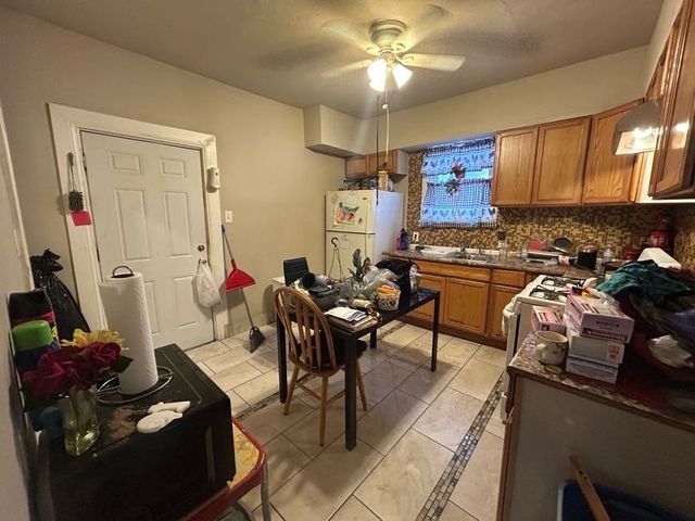 11633 S Parnell Avenue, Chicago, IL 60628