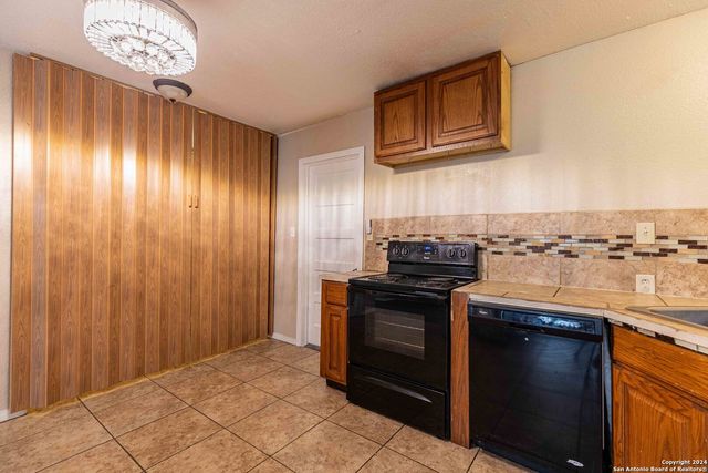120 NELSON AVE, San Antonio, TX 78210
