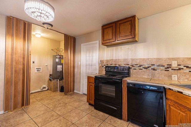 120 NELSON AVE, San Antonio, TX 78210