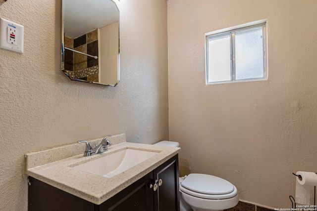 120 NELSON AVE, San Antonio, TX 78210