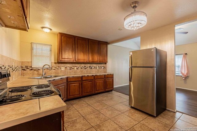 120 NELSON AVE, San Antonio, TX 78210