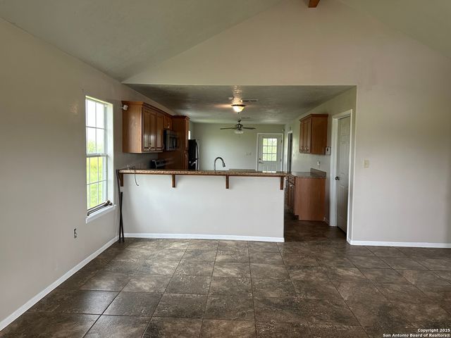 1651 Fm 186, Carrizo Springs, TX 78834