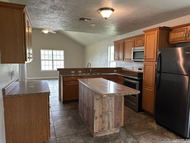 1651 Fm 186, Carrizo Springs, TX 78834