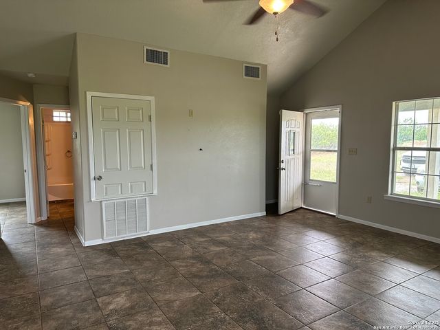 1651 Fm 186, Carrizo Springs, TX 78834