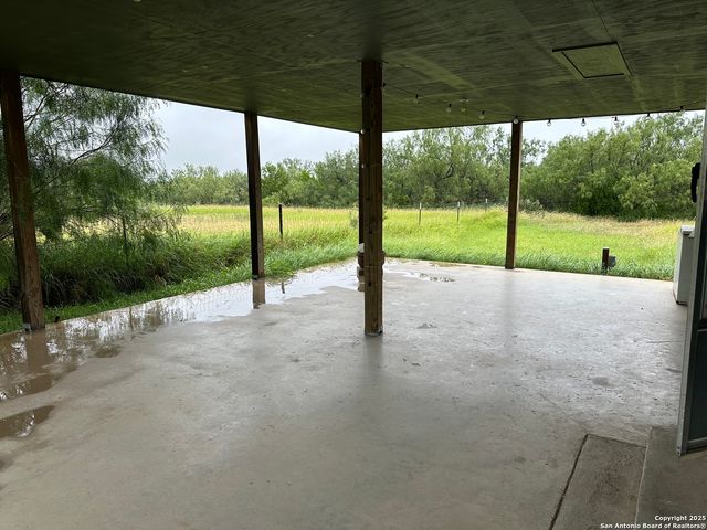 1651 Fm 186, Carrizo Springs, TX 78834