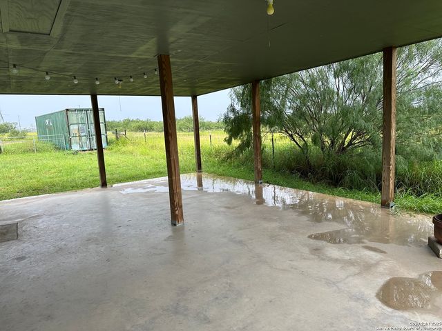 1651 Fm 186, Carrizo Springs, TX 78834