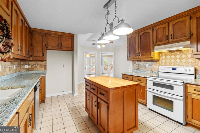 516 Old Senoia Road, Fayetteville, GA 30215