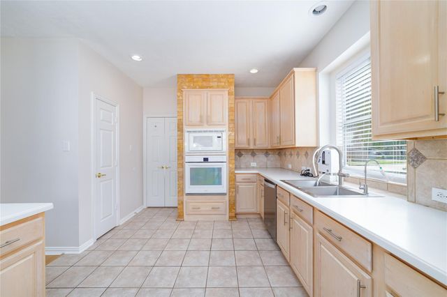 3822 Shady Harbor Drive, Houston, TX 77082