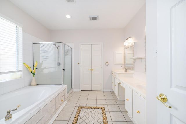 3822 Shady Harbor Drive, Houston, TX 77082