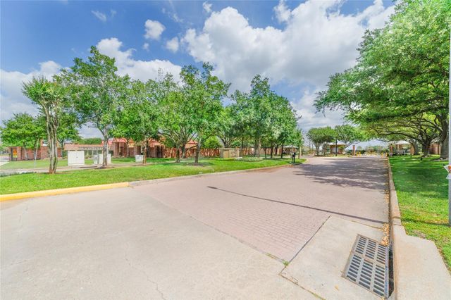 3822 Shady Harbor Drive, Houston, TX 77082