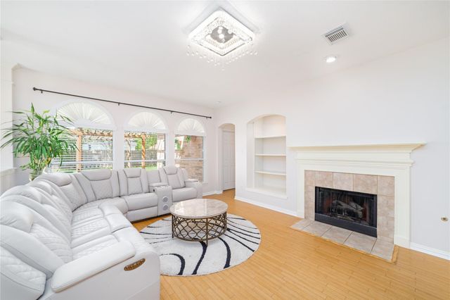 3822 Shady Harbor Drive, Houston, TX 77082