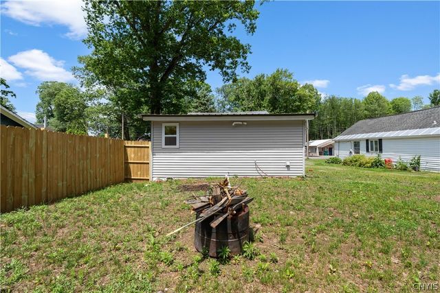 69 Larned Road, Schroeppel, NY 13132