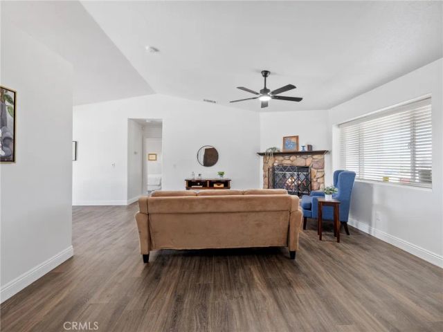 22163 Broken Lance Road, Apple Valley, CA 92307