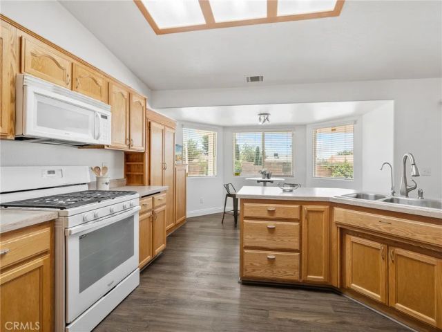 22163 Broken Lance Road, Apple Valley, CA 92307