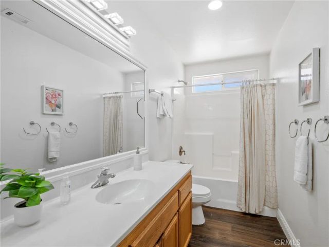 22163 Broken Lance Road, Apple Valley, CA 92307