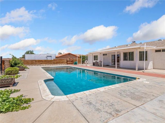 22163 Broken Lance Road, Apple Valley, CA 92307