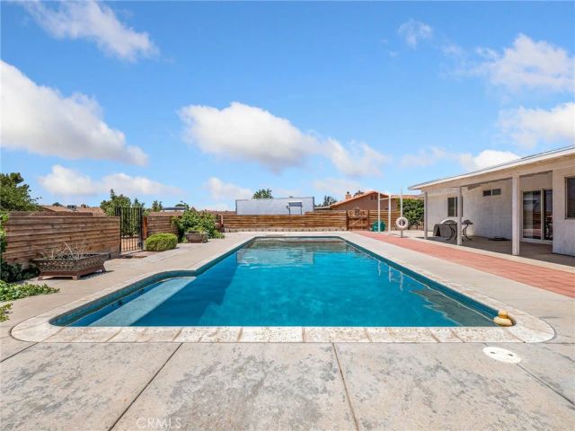 22163 Broken Lance Road, Apple Valley, CA 92307