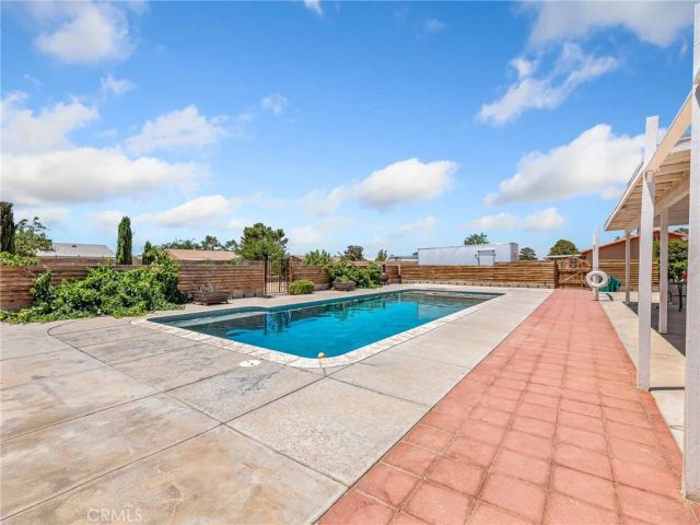 22163 Broken Lance Road, Apple Valley, CA 92307