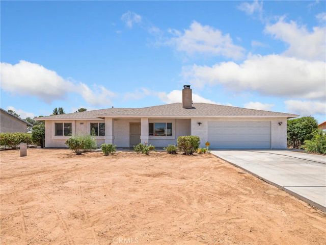 22163 Broken Lance Road, Apple Valley, CA 92307