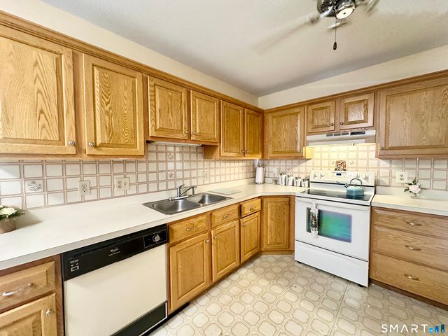 93 Woodland Avenue, Bloomfield, CT 06002