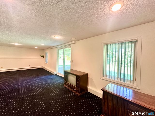 93 Woodland Avenue, Bloomfield, CT 06002