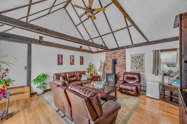 2 Thurlow Street, Plymouth, NH 03264