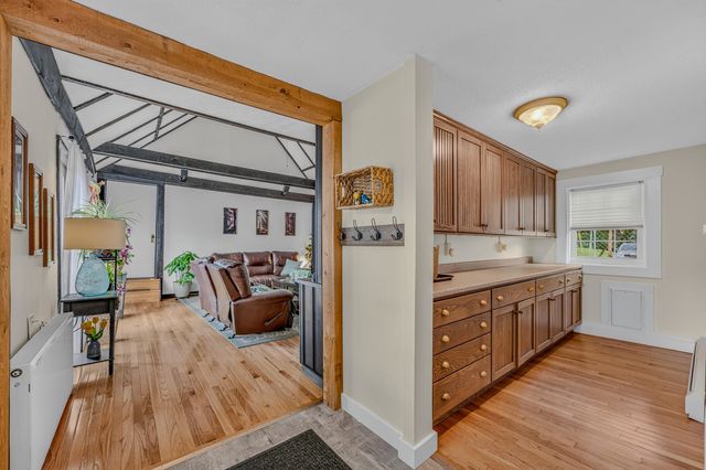 2 Thurlow Street, Plymouth, NH 03264