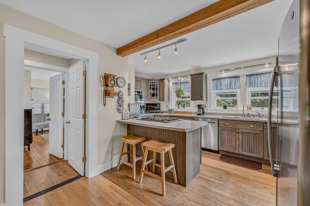 2 Thurlow Street, Plymouth, NH 03264