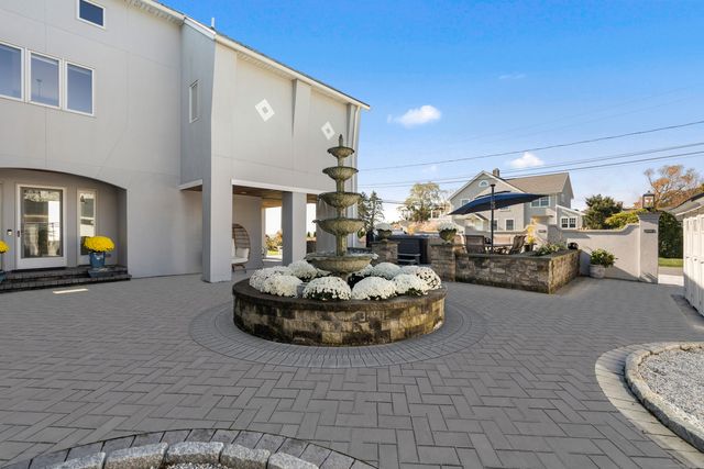 372 Maple Avenue, Old Saybrook, CT 06475