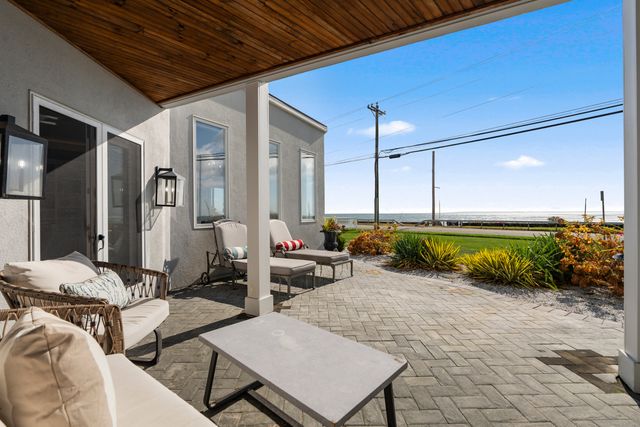 372 Maple Avenue, Old Saybrook, CT 06475