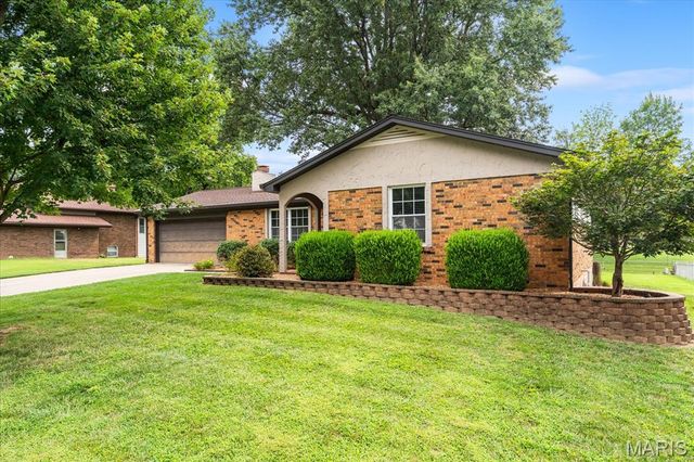 104 San Mateo Drive, Belleville, IL 62221