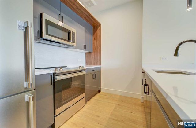 15 S Dean Street 425, Englewood, NJ 07631