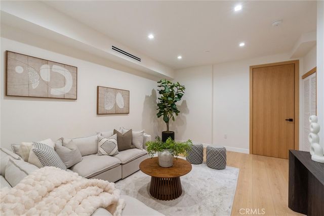 1036 Lanark, Los Angeles, CA 90041