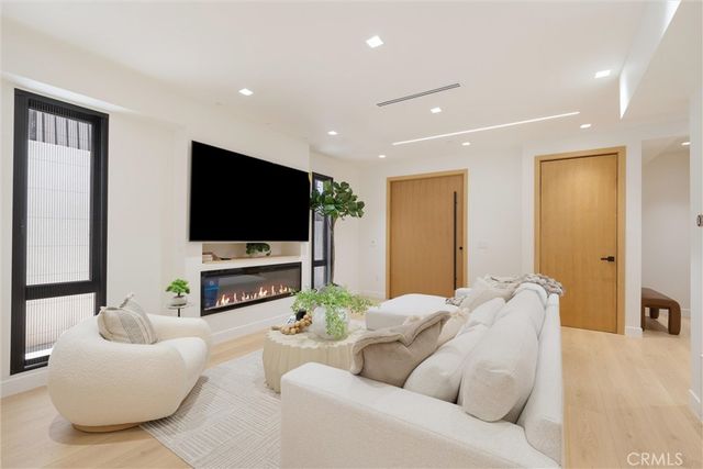 1036 Lanark, Los Angeles, CA 90041