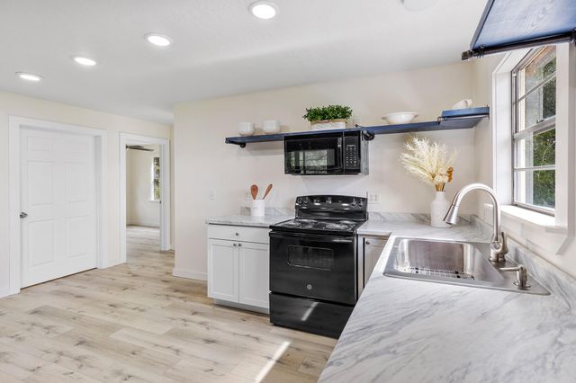 161 White Oak Street, Point Blank, TX 77364