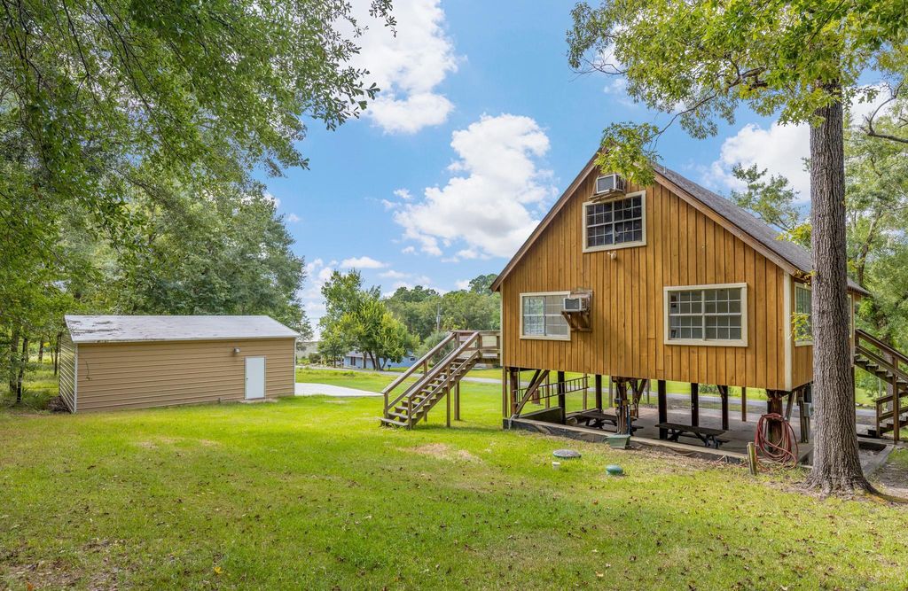 161 White Oak Street, Point Blank, TX 77364