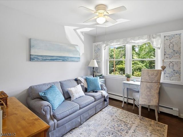 76 Long Hill Rd, Long Hill Twp., NJ 07933