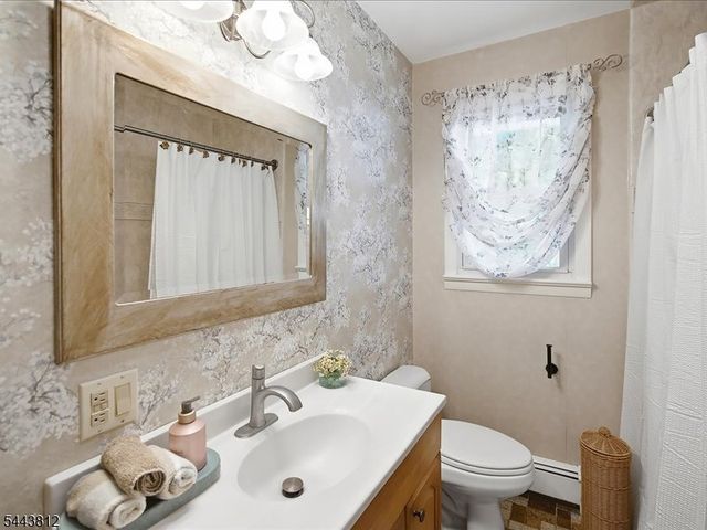 76 Long Hill Rd, Long Hill Twp., NJ 07933