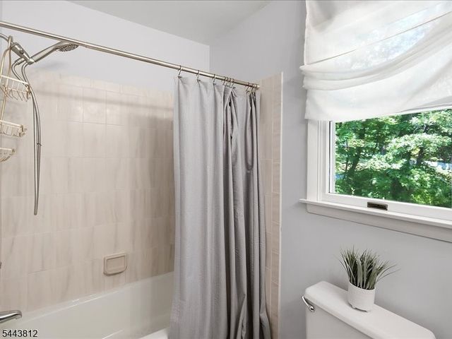76 Long Hill Rd, Long Hill Twp., NJ 07933