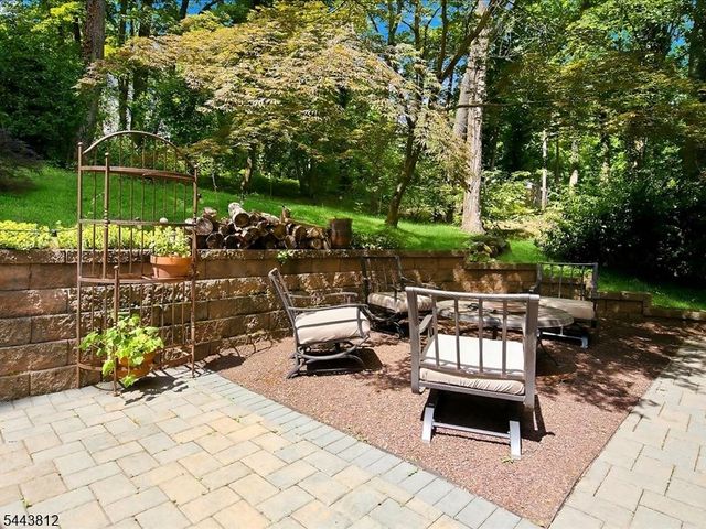 76 Long Hill Rd, Long Hill Twp., NJ 07933