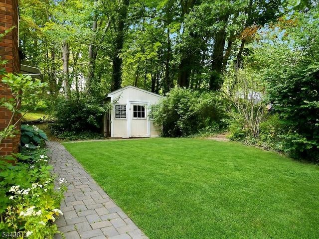 76 Long Hill Rd, Long Hill Twp., NJ 07933