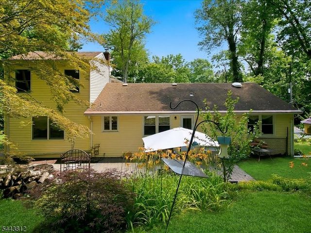 76 Long Hill Rd, Long Hill Twp., NJ 07933