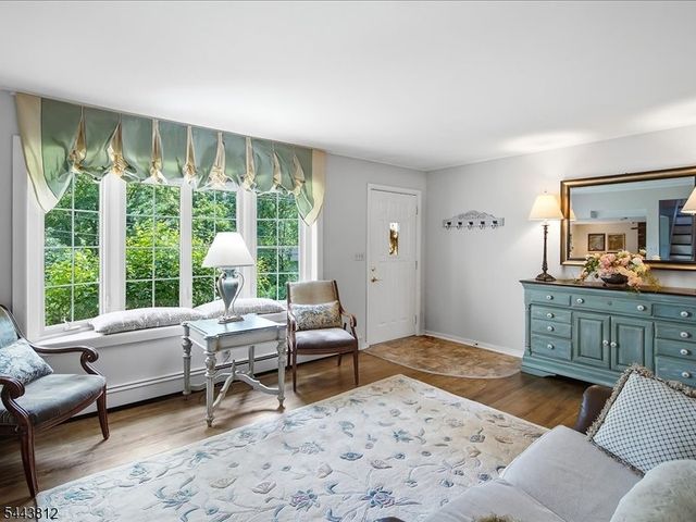 76 Long Hill Rd, Long Hill Twp., NJ 07933