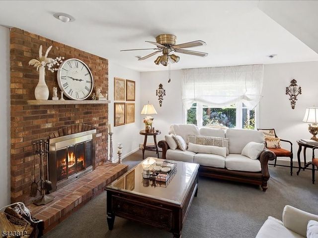 76 Long Hill Rd, Long Hill Twp., NJ 07933