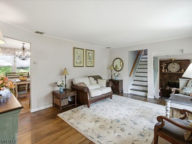 76 Long Hill Rd, Long Hill Twp., NJ 07933