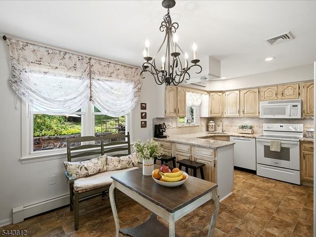 76 Long Hill Rd, Long Hill Twp., NJ 07933